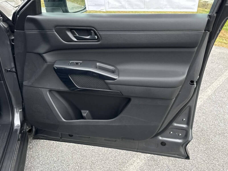 2025 Nissan Pathfinder S