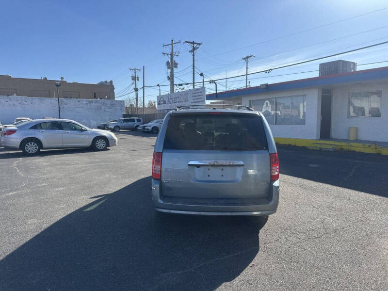 2010 Chrysler Town and Country Limited