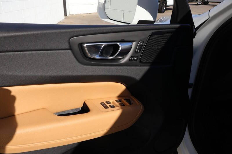 2020 Volvo XC60 T5 Momentum