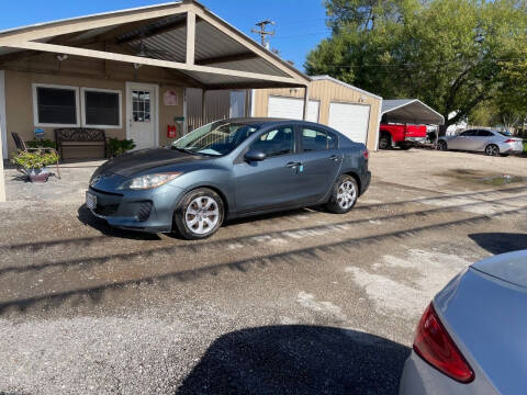 2013 Mazda MAZDA3 for sale at DISCOUNT AUTOS in Cibolo TX