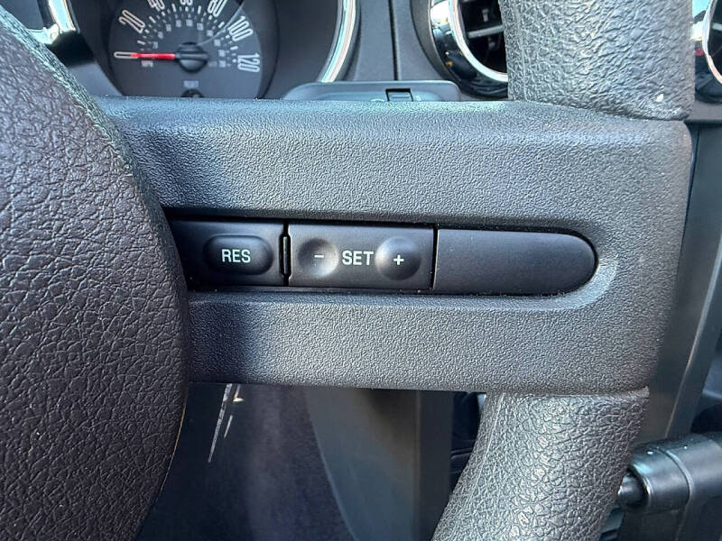 2006 Ford Mustang V6 Deluxe