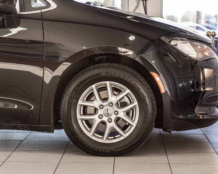 2022 Chrysler Voyager LX