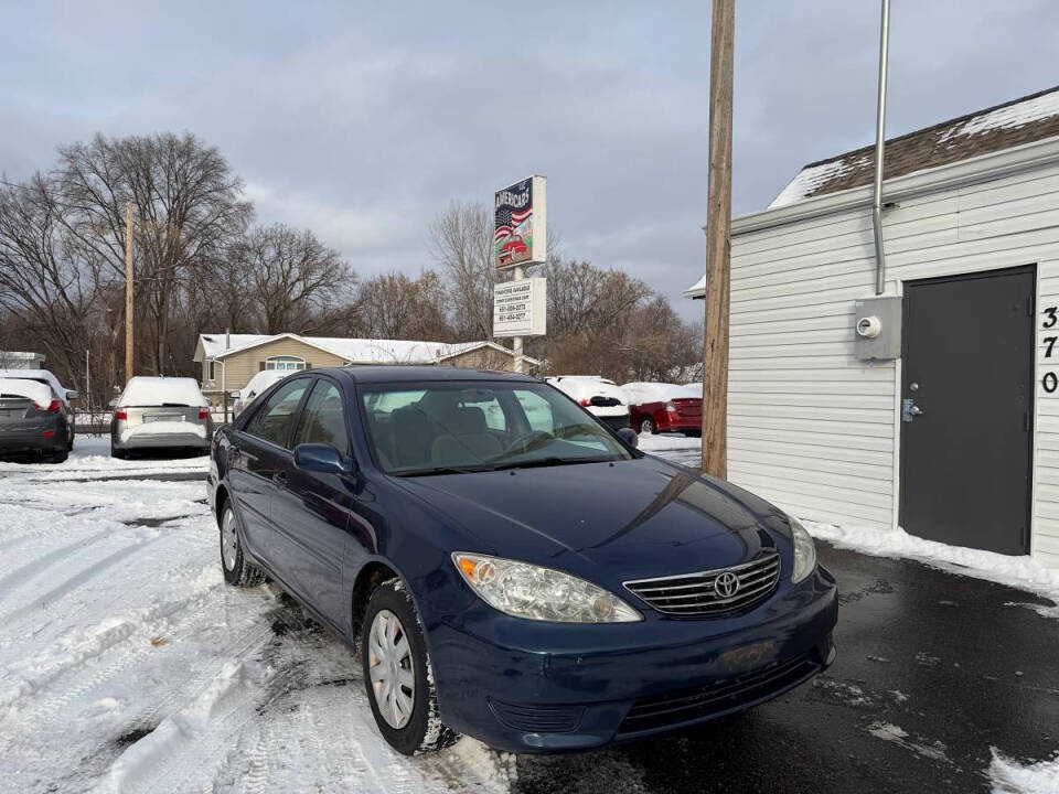 2005 Toyota Camry LE's photo