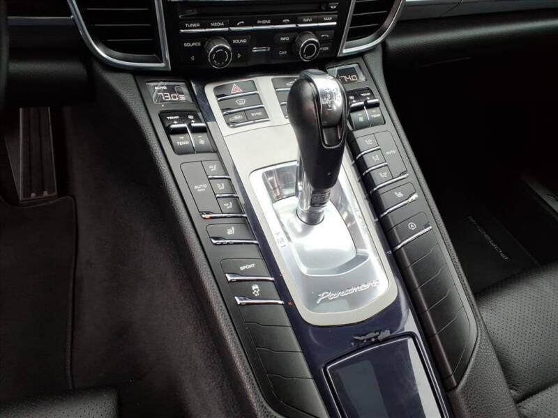2015 Porsche Panamera 4