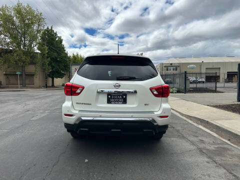2018 Nissan Pathfinder SV
