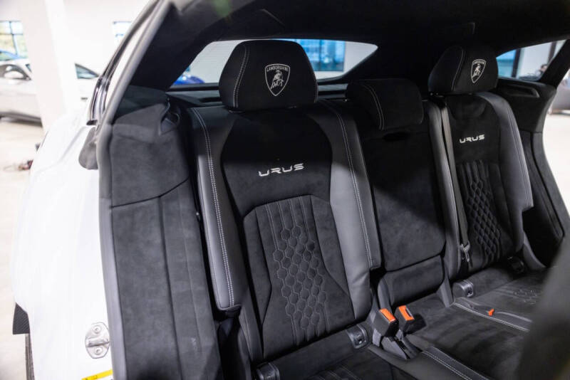 2023 Lamborghini Urus Performante