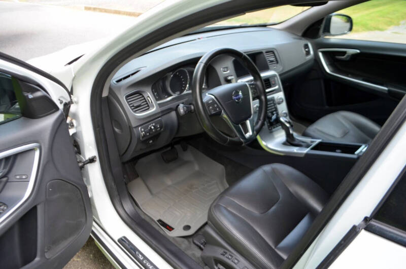 2018 Volvo V60 Cross Country T5 Premier