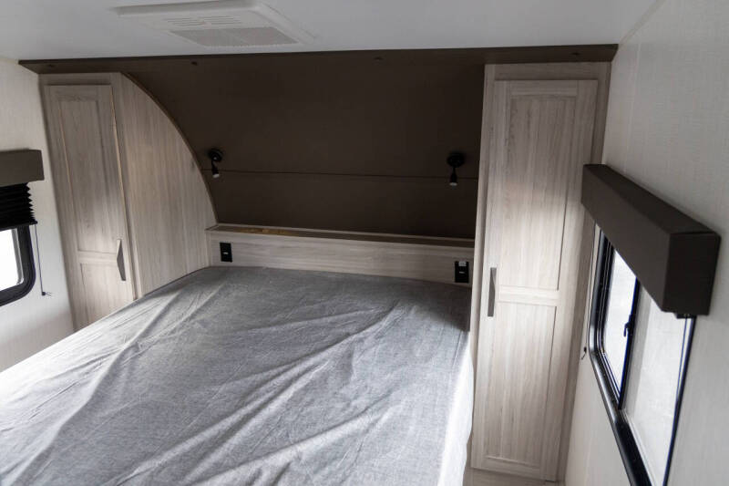 2024 Cruiser RV E-25RK Essence