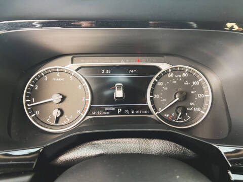 2023 Nissan Pathfinder SL