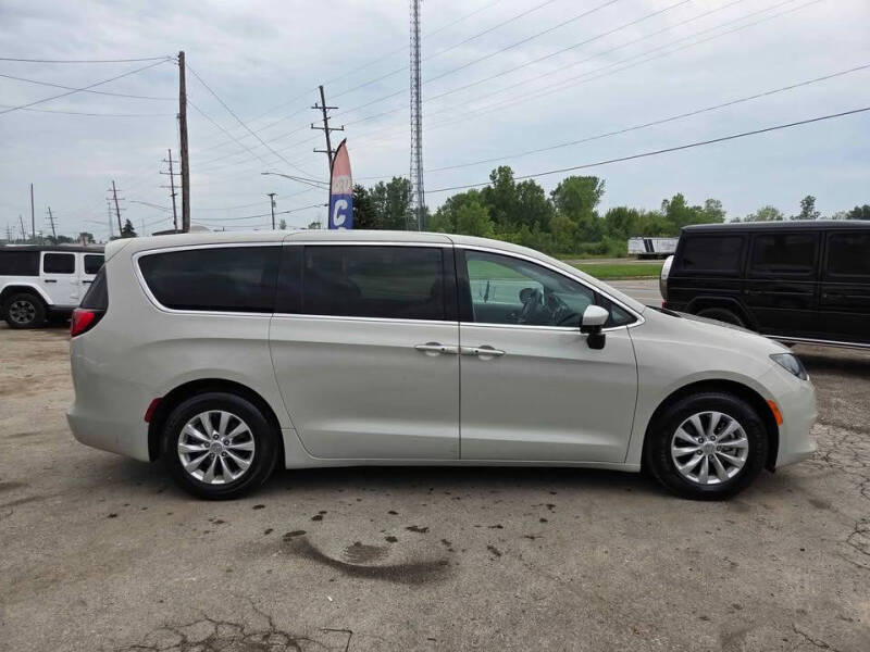 2017 Chrysler Pacifica Touring