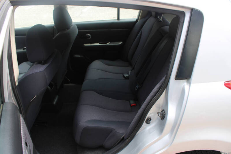 2009 Nissan Versa 1.8 S