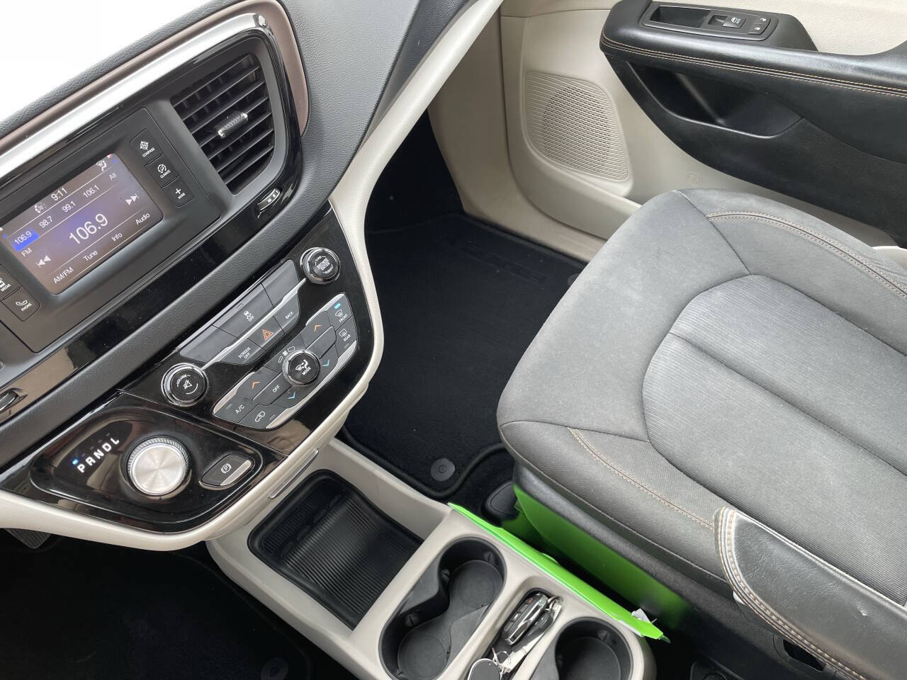 2017 Chrysler Pacifica LX photo 20