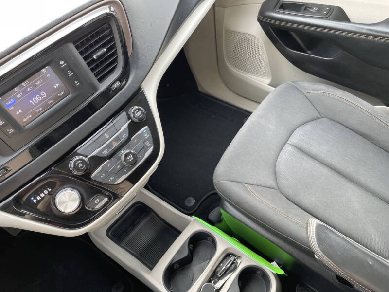 2017 Chrysler Pacifica LX