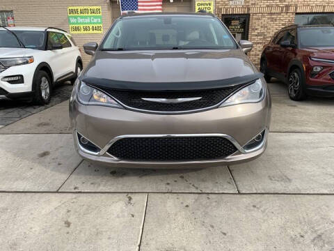 2017 Chrysler Pacifica Touring-L Plus