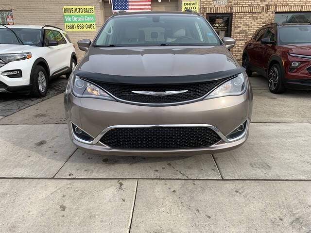 2017 Chrysler Pacifica Touring-L Plus
