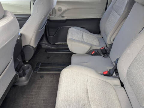 2021 Toyota Sienna LE 8-Passenger