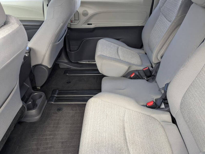 2021 Toyota Sienna LE 8-Passenger