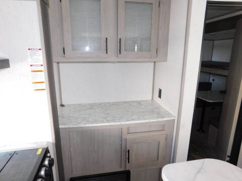 2023 Coleman Lantern 337 BH