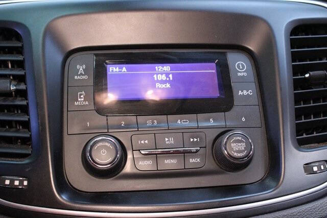 2016 Chrysler 200 LX