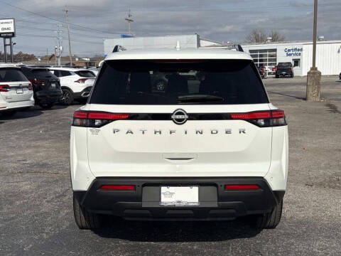 2025 Nissan Pathfinder SV