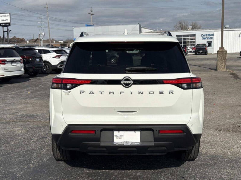 2025 Nissan Pathfinder SV