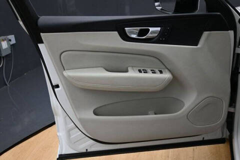 2024 Volvo XC60 B5 Core Dark Theme