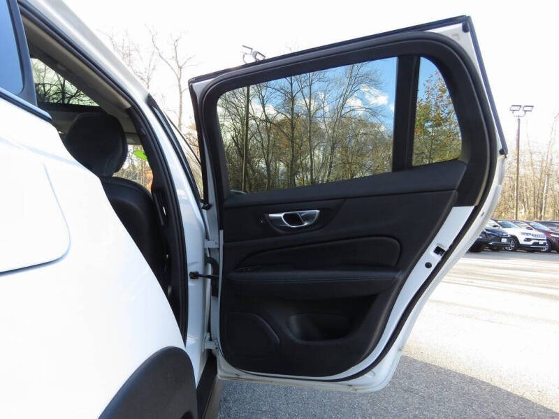 2022 Volvo V60 Cross Country T5