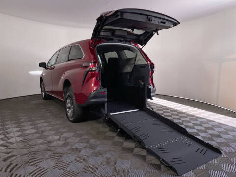 2023 Toyota Sienna LE 8-Passenger