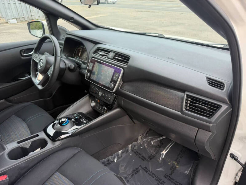 2022 Nissan LEAF SV