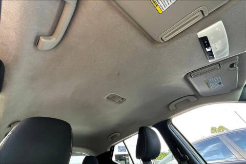 2022 Nissan Kicks SR