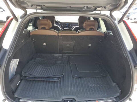 2023 Volvo XC60 B5 Plus Dark Theme