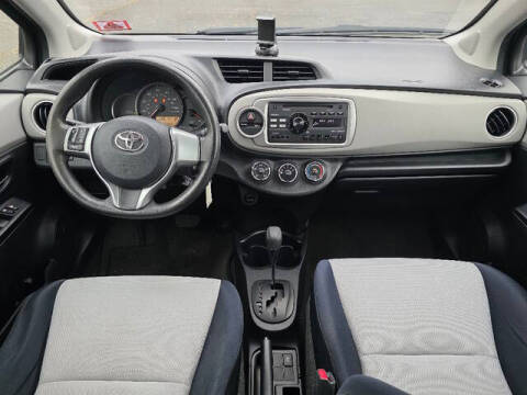 2012 Toyota Yaris 5-Door LE