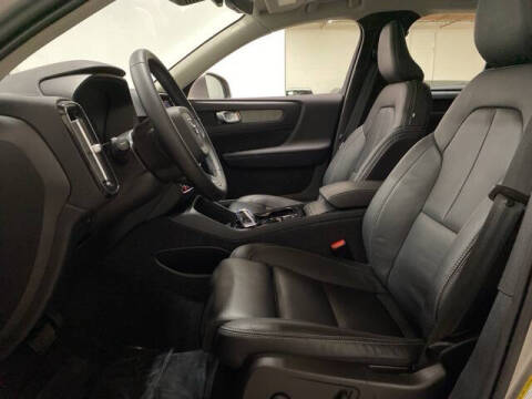 2025 Volvo XC40 B5 Plus Bright Theme