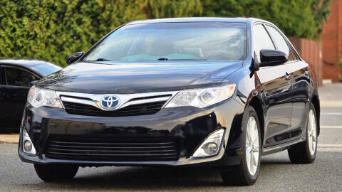 2014 Toyota Camry Hybrid for sale at KG MOTORS in West Newton MA