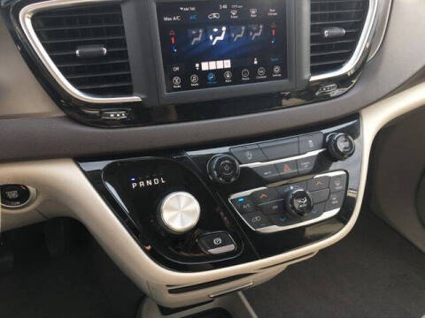 2021 Chrysler Voyager LX