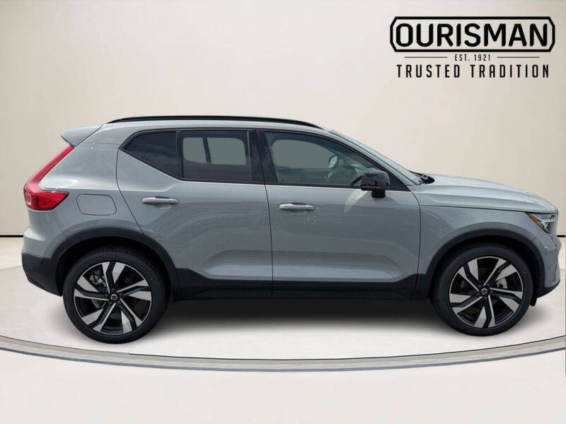 2026 Volvo XC40 B5 Ultra