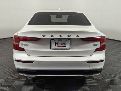 2024 Volvo S60 B5 Core Dark Theme