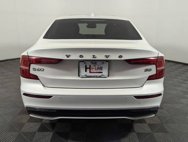 2024 Volvo S60 B5 Core Dark Theme