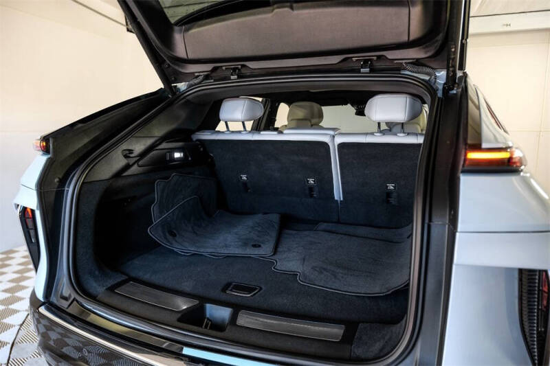 2024 Cadillac LYRIQ Luxury 1