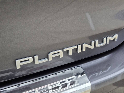 2023 Toyota Highlander Hybrid Platinum