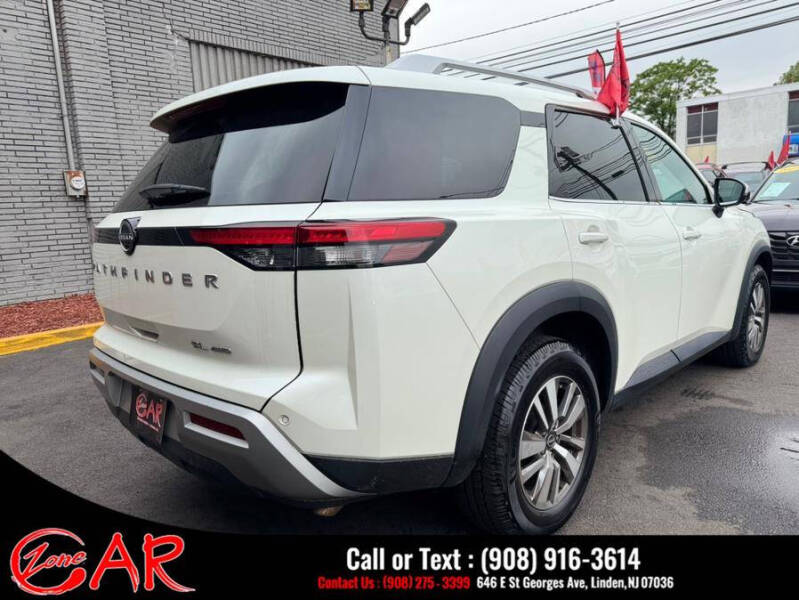 2023 Nissan Pathfinder SL