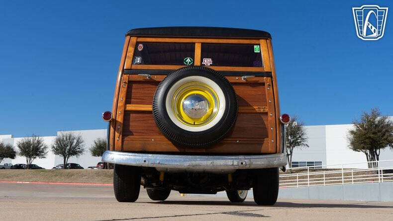 1946 Ford Super Deluxe