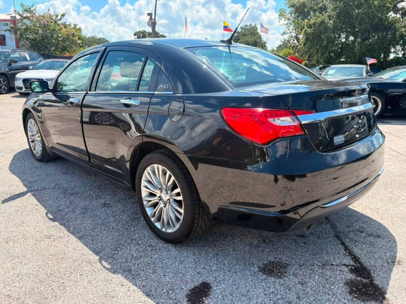2011 Chrysler 200 Limited