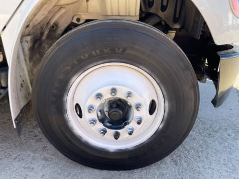 2013 Freightliner Business class M2