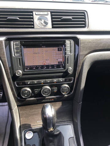 2016 Volkswagen Passat 1.8T SEL Premium