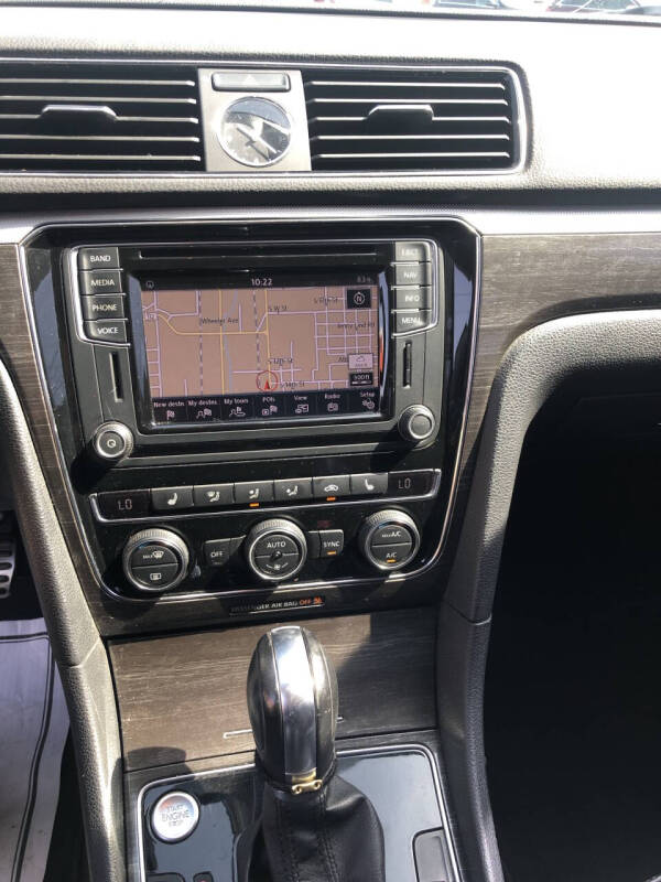 2016 Volkswagen Passat 1.8T SEL Premium