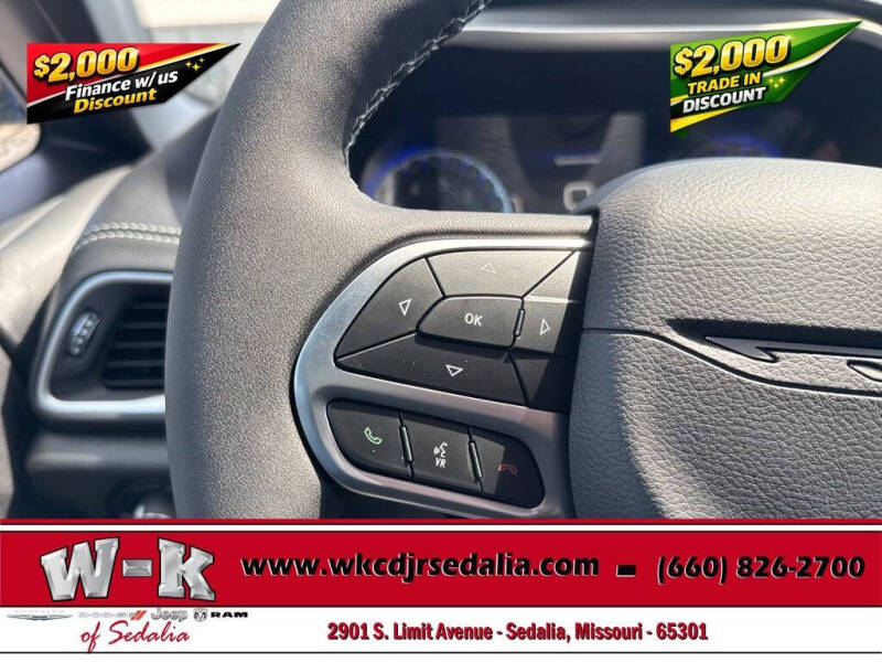 2027 Chrysler Pacifica Select
