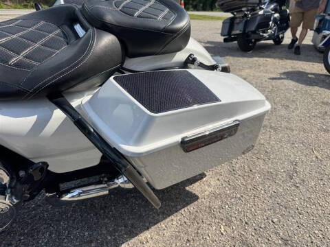2011 Harley-Davidson FLHTCU -