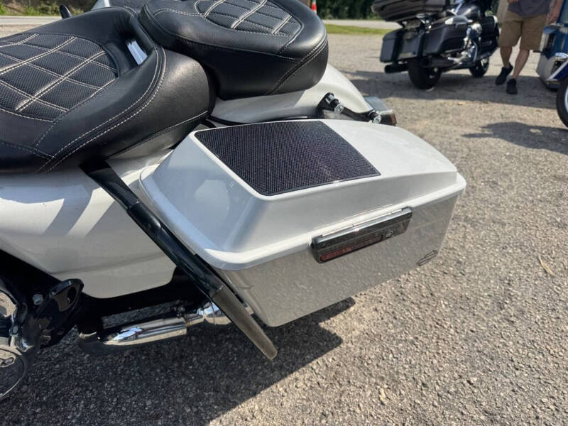 2011 Harley-Davidson FLHTCU -