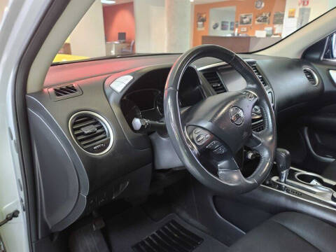 2017 Nissan Pathfinder SV